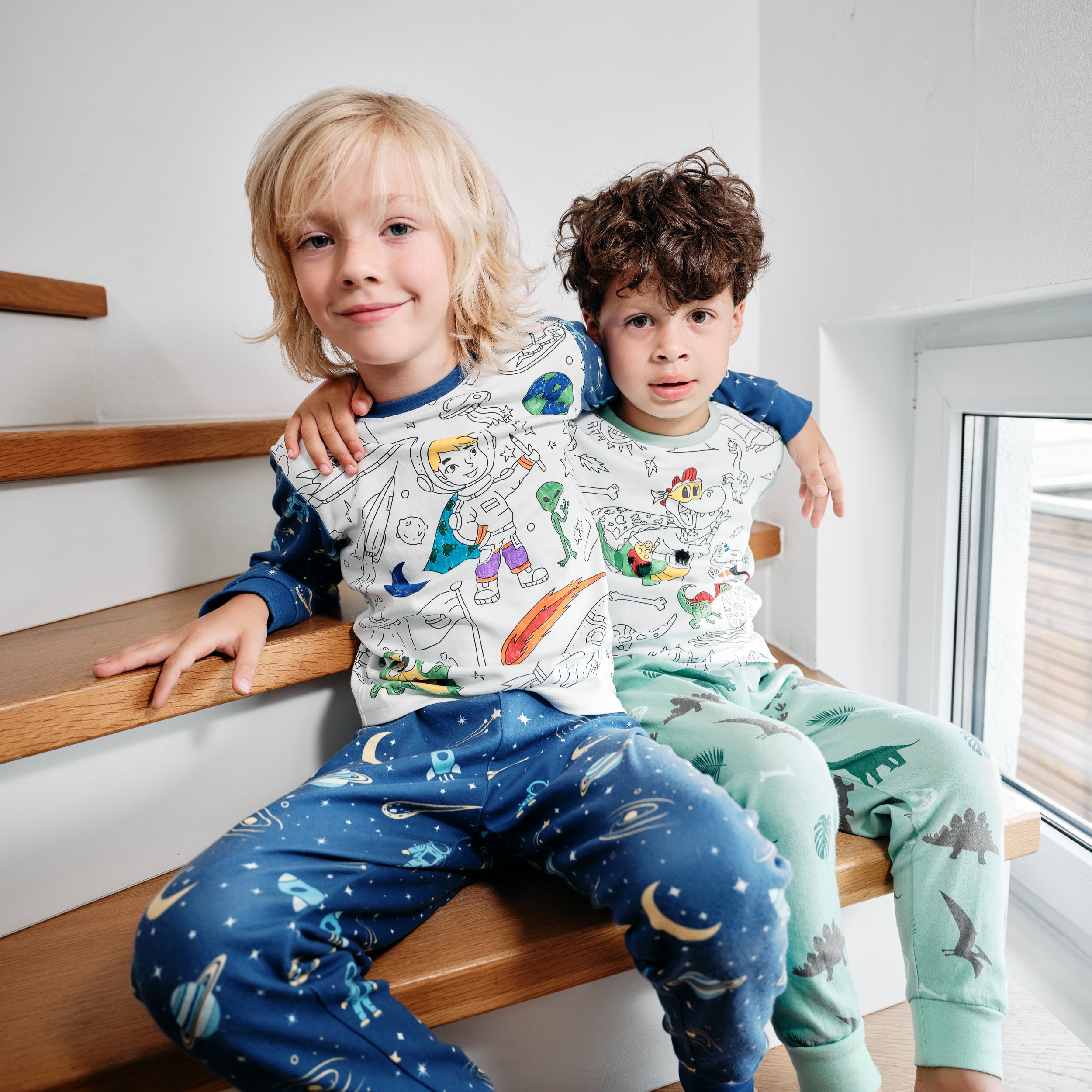 Ausmal-Pyjama für Kinder – Dino Darlo | OEKO-TEX® | von MyKidzy