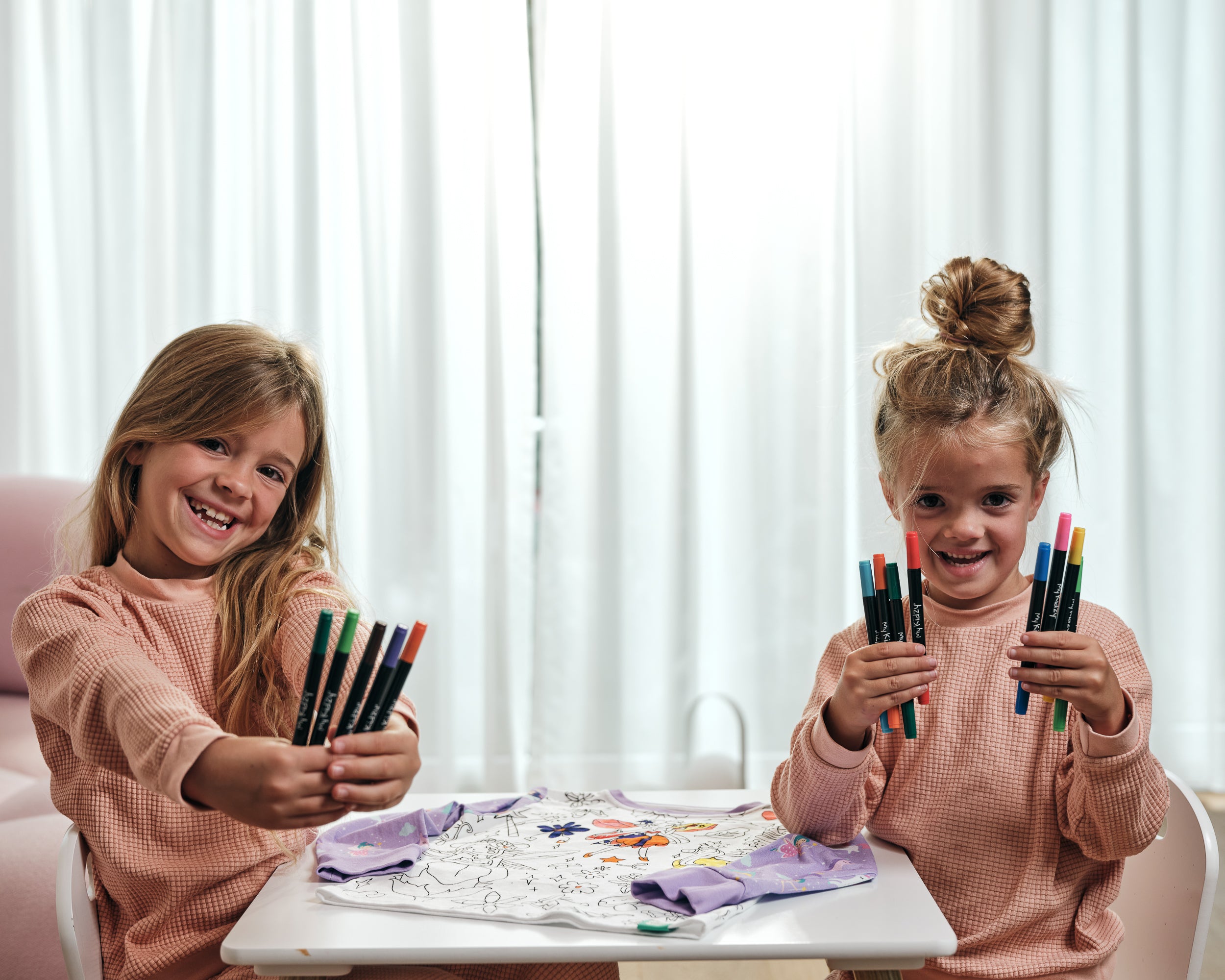 MyKidzy Textilstifte Dual Tip PERMANENT – 16er Set | kindersicher | Ideal zum Ausmalen unserer Pyjamas