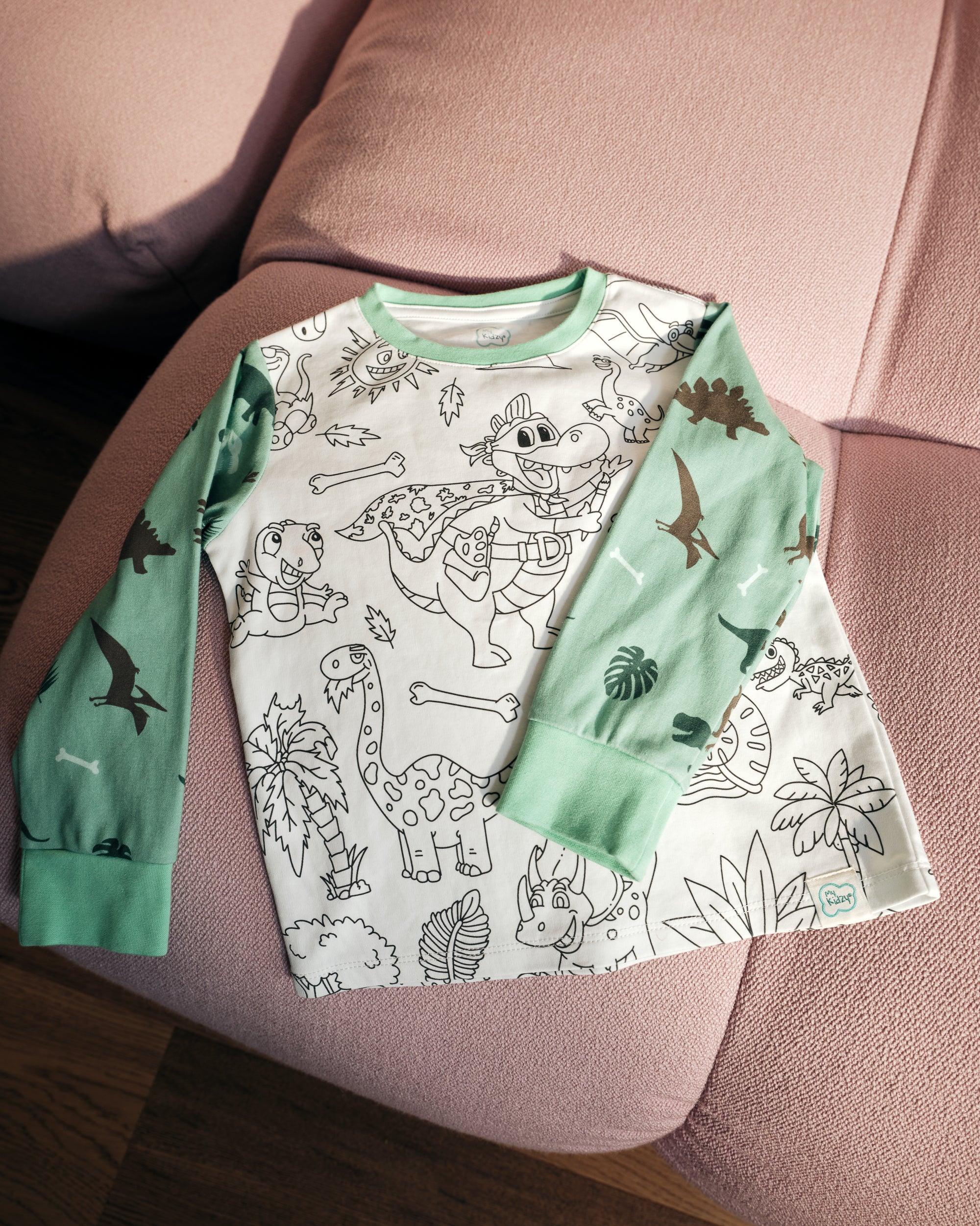 Ausmal-Pyjama für Kinder – Dino Darlo | OEKO-TEX® | von MyKidzy