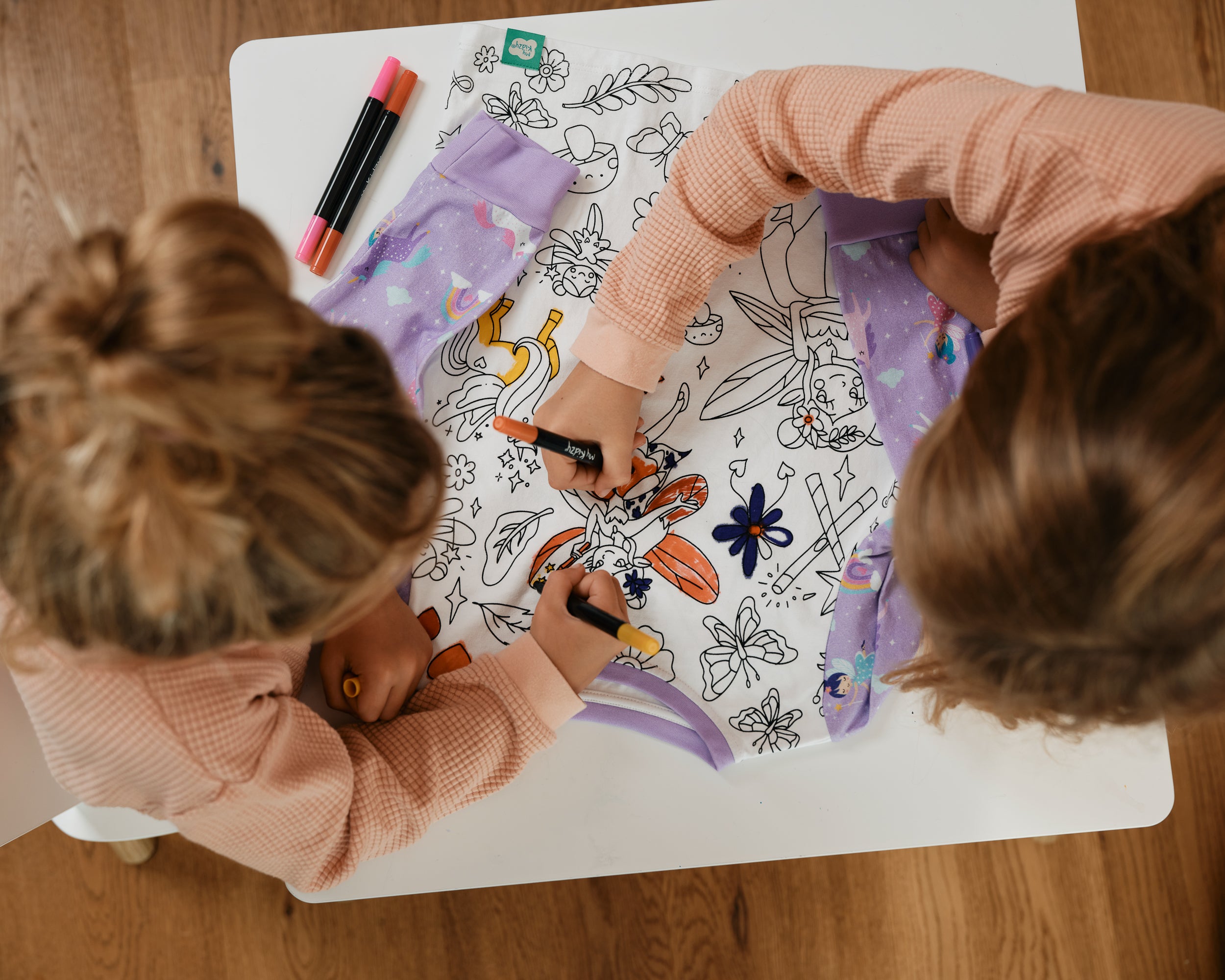 MyKidzy Textilstifte Dual Tip – 16er Set, permanent & kindersicher | Ideal zum Ausmalen unserer Pyjamas